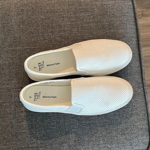 Time and True Memory Foam shoes Size 7